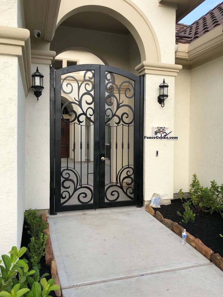 Front Door Entry Gate Enclosure Fence Geeks Wrought Iron Fences Gates And Access Controls